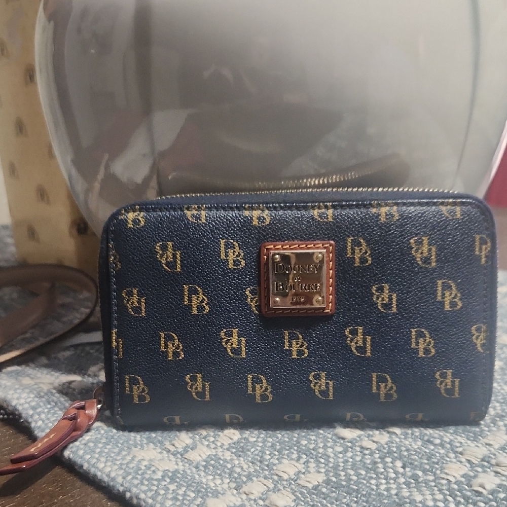 Dooney & Bourke Navy and Gold Zip Wallet